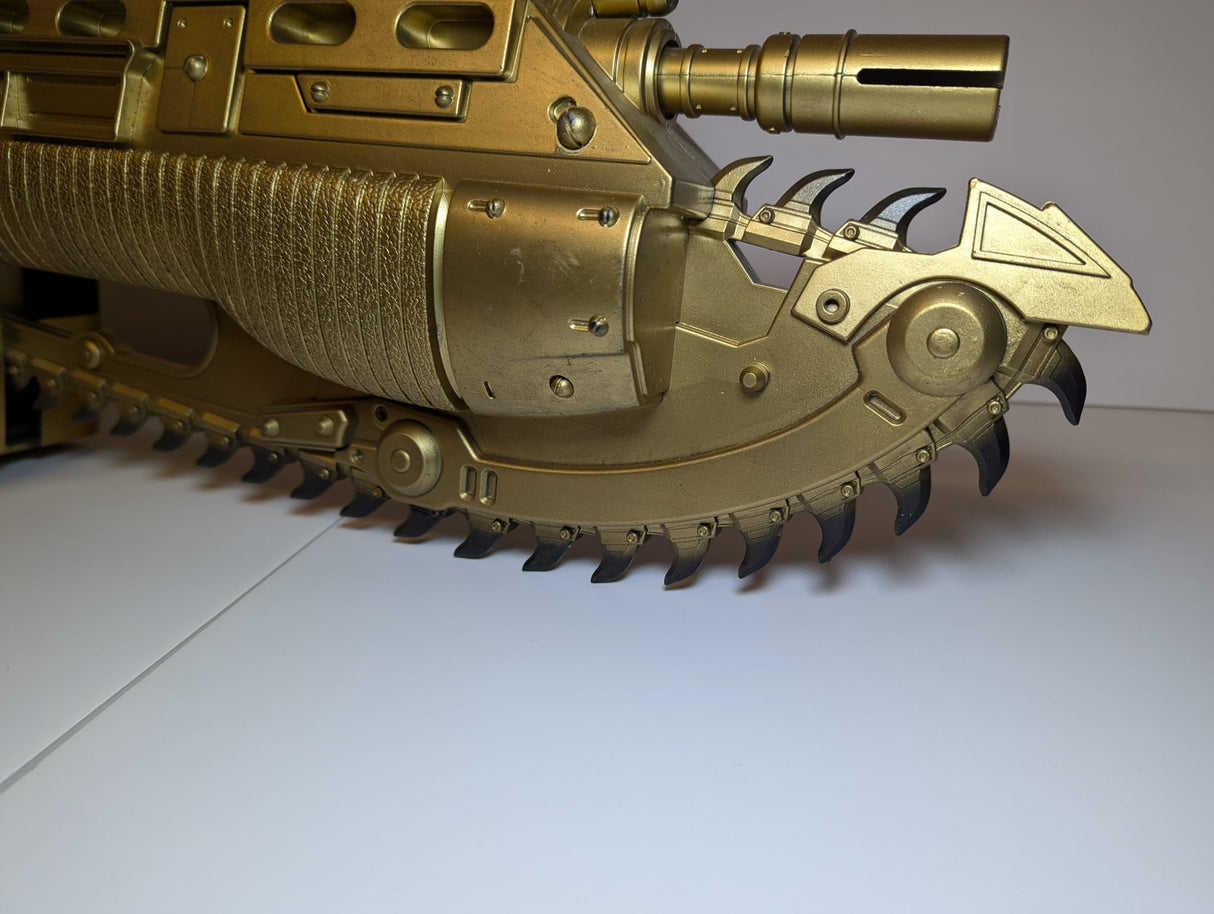 Gears of War 2 - Lancer (Gold Version) 36" 1:1 Full Size Replica Chainsaw Gun by NECA [Pre-Owned] [Box Damaged]