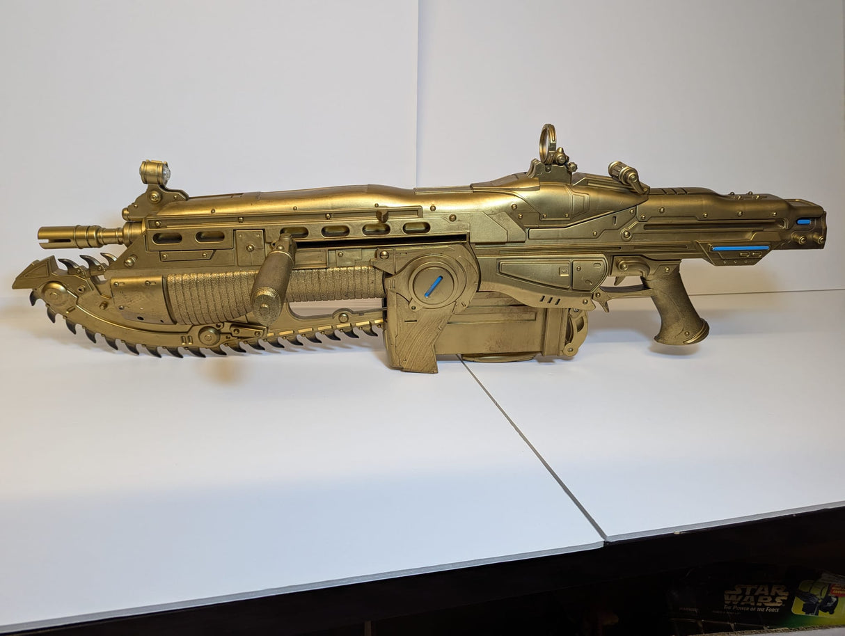 Gears of War 2 - Lancer (Gold Version) 36" 1:1 Full Size Replica Chainsaw Gun by NECA