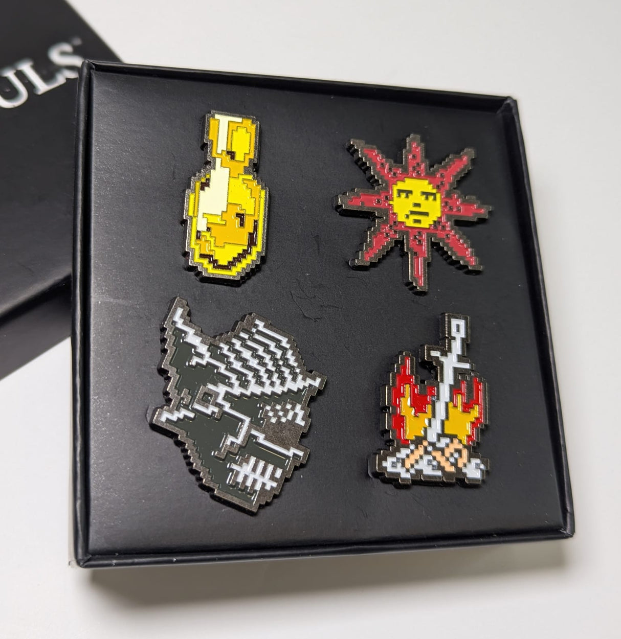 Dark Souls - Set of 4 Enamel Pin Badges by Loot Crate