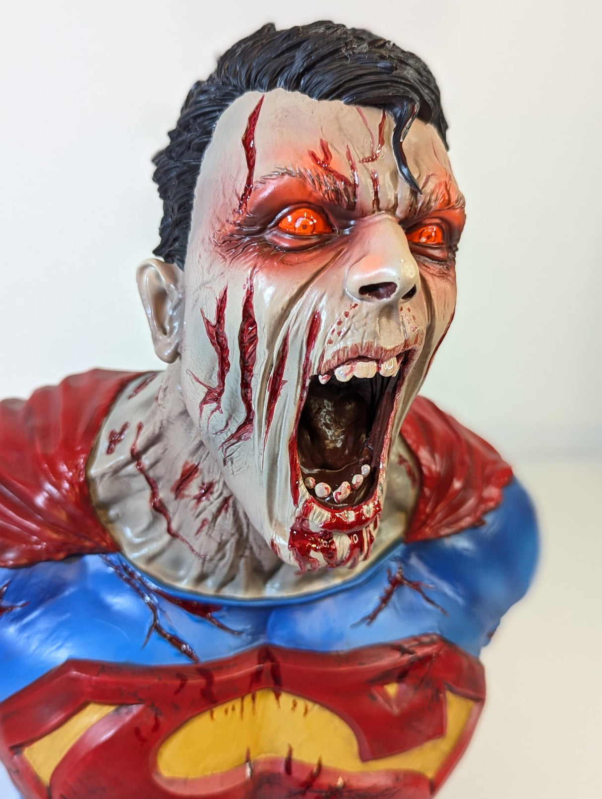 DC Comics Superman DCeased Bust Sculpture 30cm