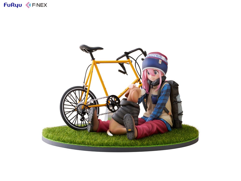 Laid Back Camp F:NEX Nadeshiko Kagamihara 13 cm 1/7 PVC Statue