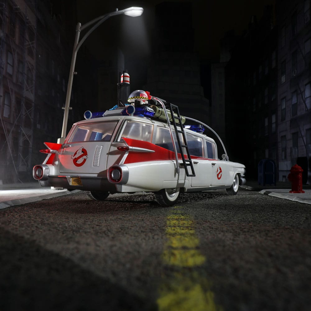 Ghostbusters Plasma Series Ecto-1 (1984) 1/18 Vehicle