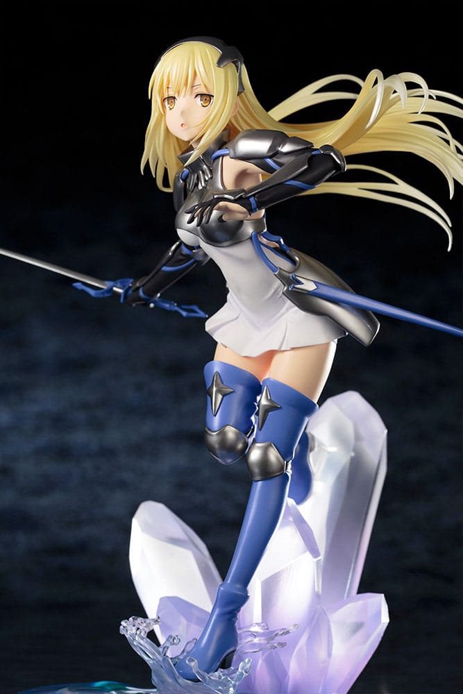 Sword Oratoria Is it Wrong to Try to Pick Up Girls in a Dungeon? On the Side Ais Wallenstein 24 cm 1/7 PVC Statue