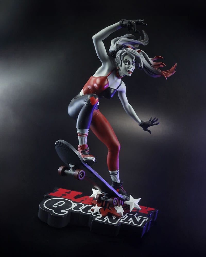 DC Direct Harley Quinn: Red, White & Black Harley Quinn by Ivan Tao 20 cm 1/10 Statue