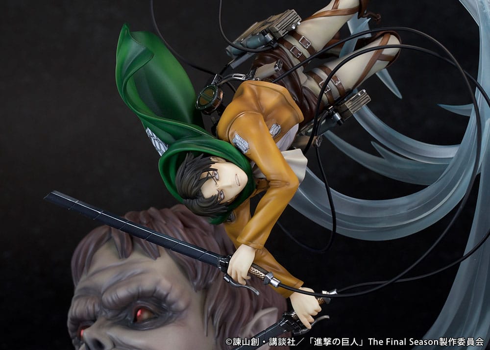 Attack on Titan Levi vs Beast Titan Ver. 28 cm 1/7 PVC Statue