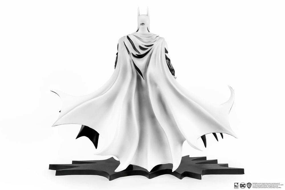 Batman Black & White Version 27 cm 1/8 PVC Statue