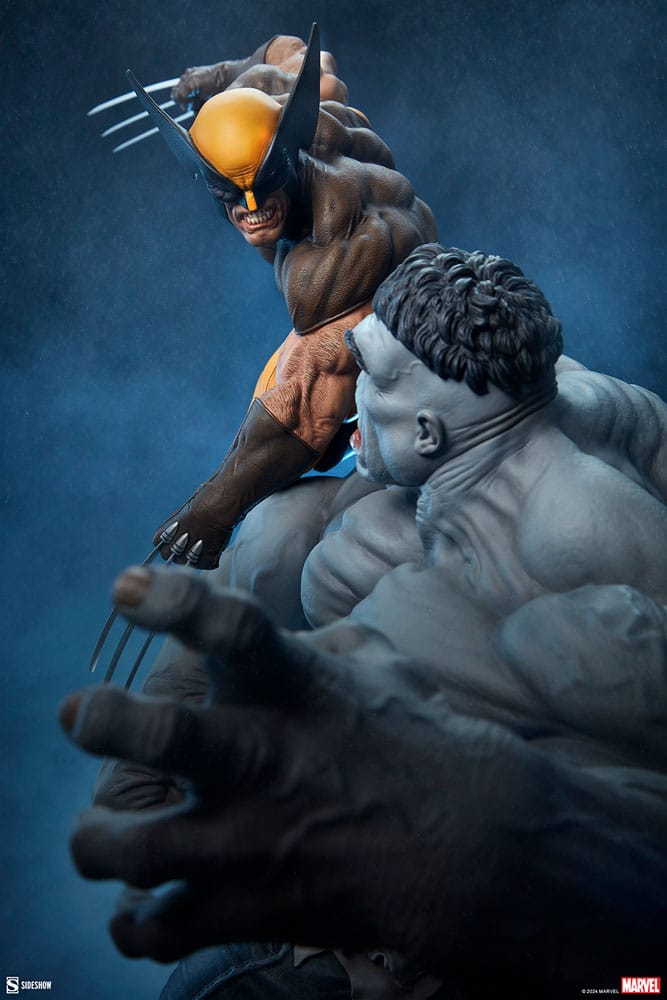 Marvel Grey Hulk vs Wolverine 58 cm Statue