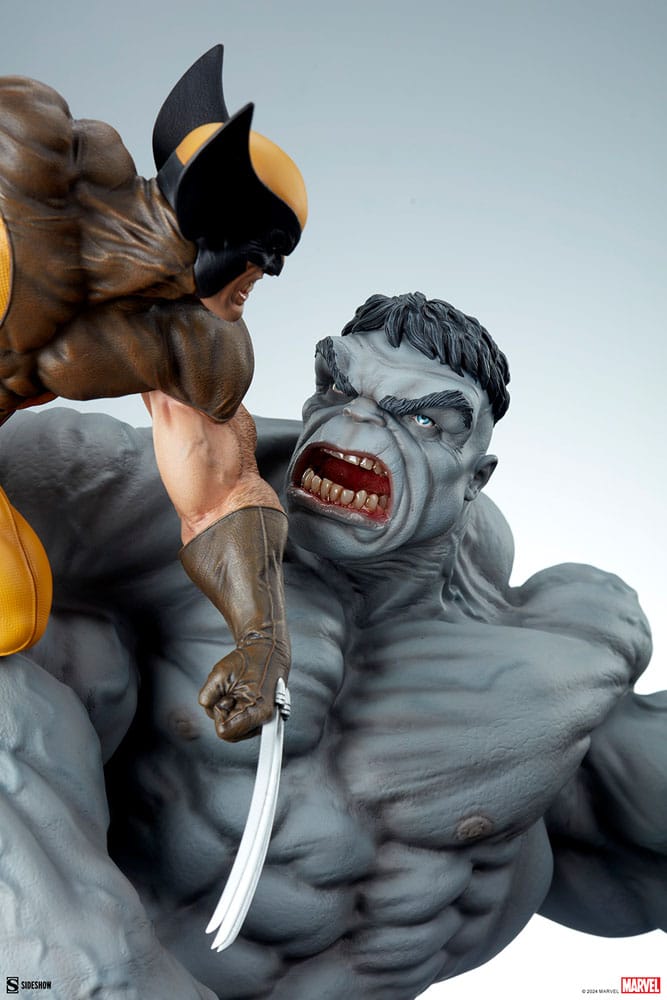 Marvel Grey Hulk vs Wolverine 58 cm Statue